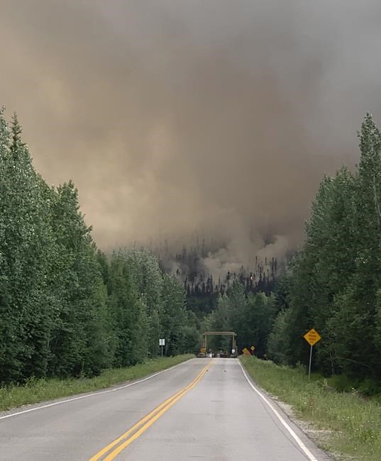 Firefighters defend Alaska resort from advancing wildfire | iNFOnews.ca