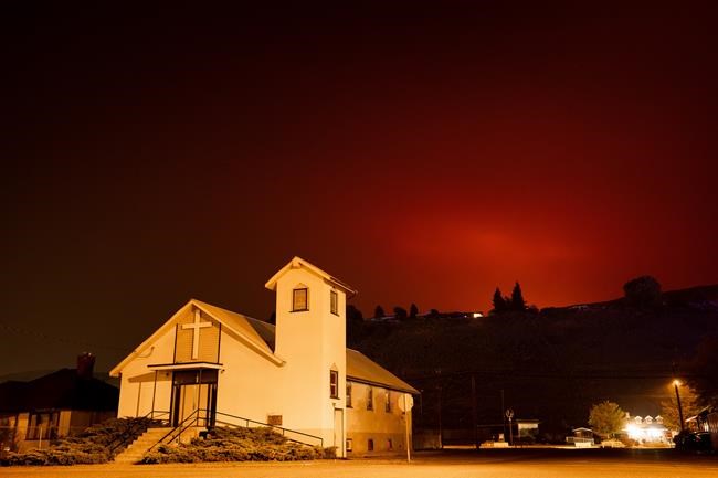 B.C. premier defends not declaring state of emergency over wildfires | iNFOnews.ca