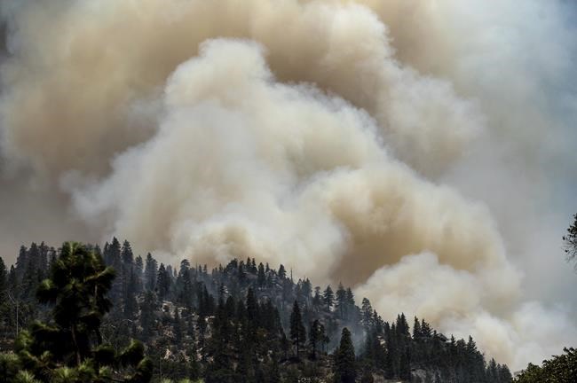 California fire prompts evacuations; Oregon blaze balloons | iNFOnews.ca CP289812166