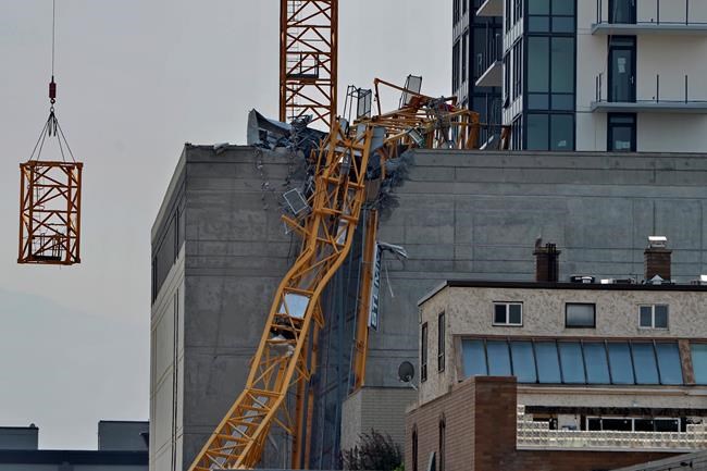 Remains of toppled crane removed in Kelowna, B.C., most evacuations lifted | iNFOnews.ca