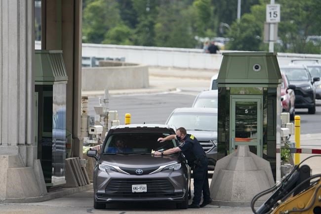 Border workers issue Friday strike notice to Feds | iNFOnews.ca