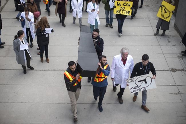 Measure intended to ensure gun buyers have licence is seriously flawed, group argues | iNFOnews.ca