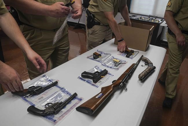 Police pushback doesn't stop conservative gun law rollback | iNFOnews.ca CP1991143724