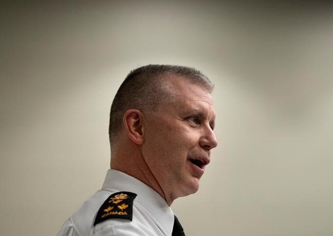 Liberal government urged not to reinstate top military commander McDonald | iNFOnews.ca CP1119683322