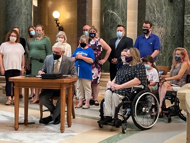 Wisconsin governor vetoes GOP bills to restrict absentees | iNFOnews.ca Wisconsin governor vetoes GOP bills to restrict absentees | iNFOnews.ca