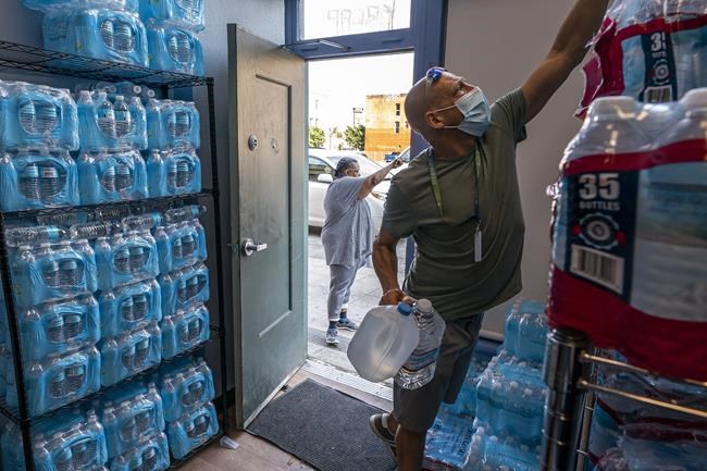 Northwest heat wave: Volunteers get water to the vulnerable | iNFOnews.ca