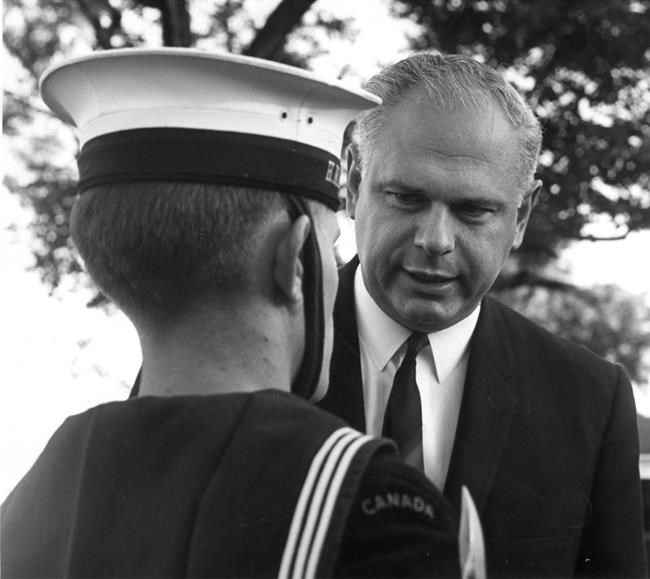 Former federal defence minister Paul Hellyer dies at 98 | iNFOnews.ca Former federal defence minister Paul Hellyer dies at 98 | iNFOnews.ca
