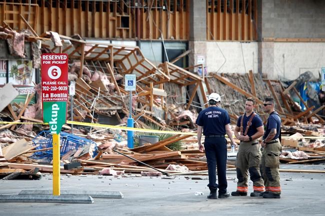 Vegas grocery storefront collapses at opening time, 4 hurt | iNFOnews.ca Vegas grocery storefront collapses at opening time, 4 hurt | iNFOnews.ca