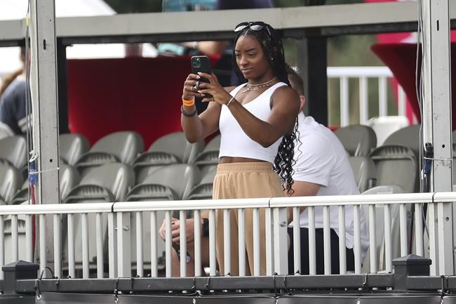 Biles: Mental health advocacy part of post-Olympic tour | iNFOnews.ca CP685265092