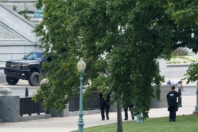 Man surrenders after claiming to have bomb near US Capitol | iNFOnews.ca Man surrenders after claiming to have bomb near US Capitol | iNFOnews.ca