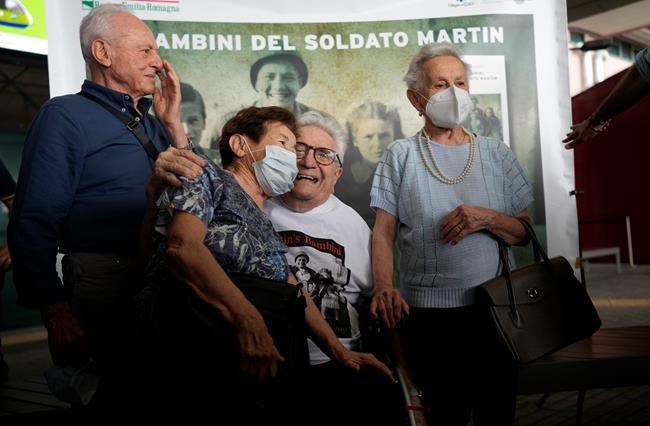 US WWII veteran reunites with Italians he saved as children | iNFOnews.ca US WWII veteran reunites with Italians he saved as children | iNFOnews.ca