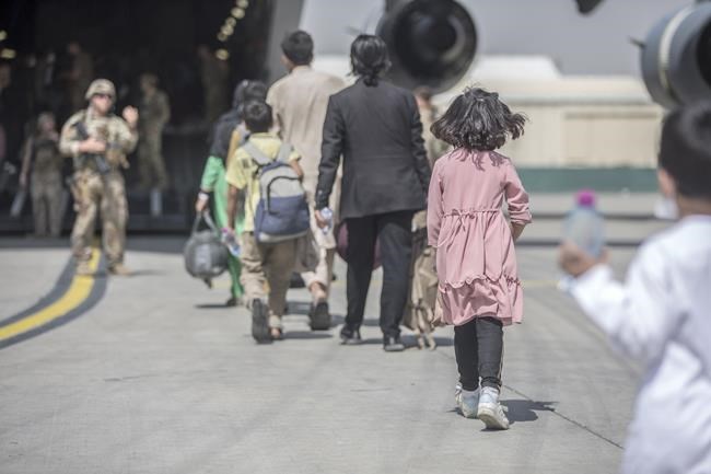 Deadly gunfire at airport; Taliban insist on US pullout date | iNFOnews.ca Deadly gunfire at airport; Taliban insist on US pullout date | iNFOnews.ca