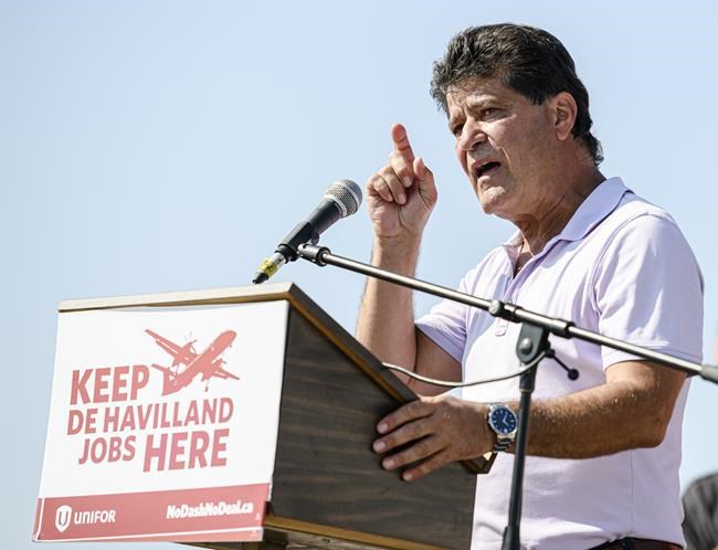 De Havilland workers rally at Toronto plant | iNFOnews.ca De Havilland workers rally at Toronto plant | iNFOnews.ca