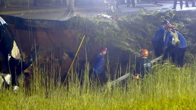 Crash victim recalls terror after Mississippi road collapse | iNFOnews.ca