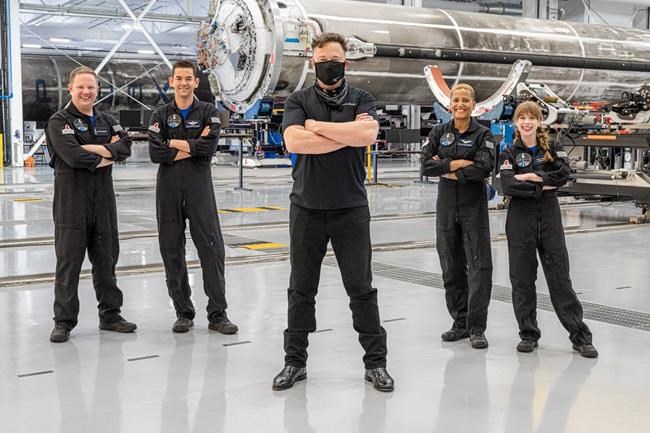 Tom Cruise gets sneak preview from SpaceX's 1st private crew | iNFOnews.ca