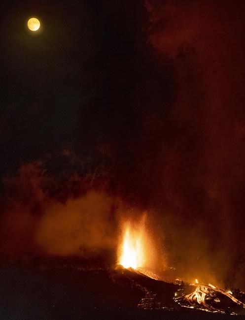 Volcano erupts on Atlantic island; lava destroys some homes | iNFOnews.ca