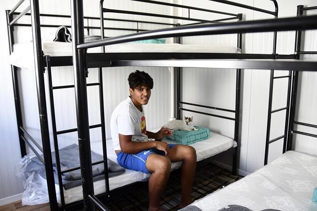 Greek authorities begin moving migrants into new camp | iNFOnews.ca Greek authorities begin moving migrants into new camp | iNFOnews.ca