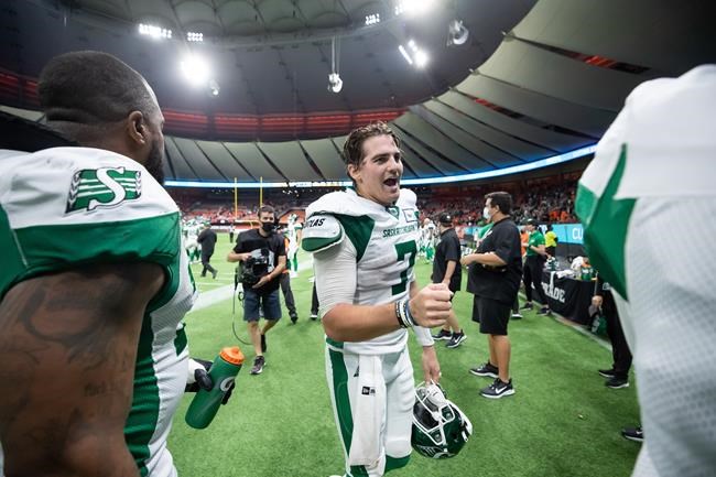 Riders QB Fajardo says he's on the same page as his receiving corps | iNFOnews.ca Riders QB Fajardo says he's on the same page as his receiving corps | iNFOnews.ca
