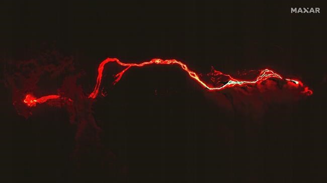 Lava flowing into sea creates delta, expands Spanish island | iNFOnews.ca
