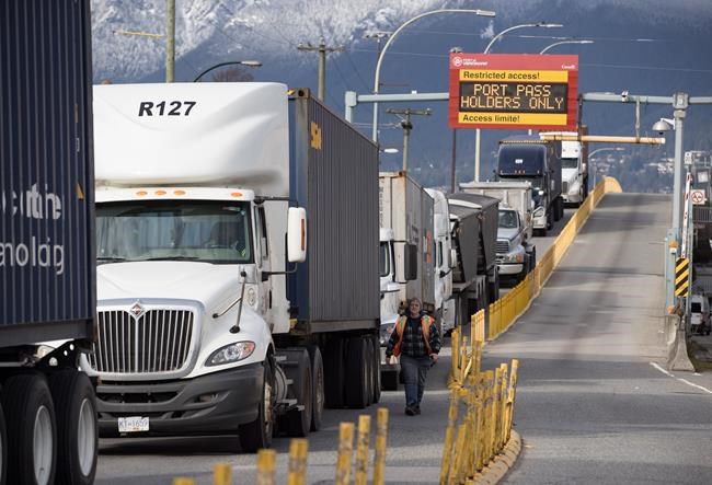 New B.C. training program for commercial truckers boosts skills, safety: ministry | iNFOnews.ca