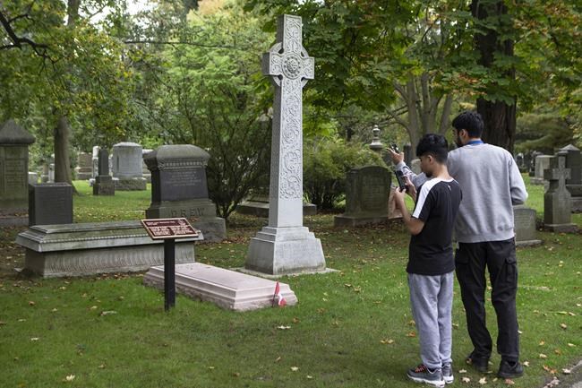 Federal officials rethink wording of markers at gravesites of past prime ministers | iNFOnews.ca