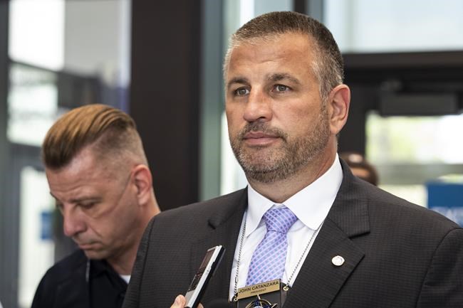 Chicago police union head urges cops to defy vaccine mandate | iNFOnews.ca