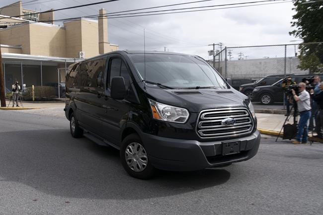 FBI: Cash, shredded papers seen at couple's home in spy case | iNFOnews.ca