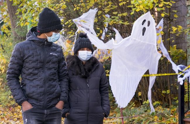 Hand-washing, no yelling 'trick-or-treat': Quebec offers up pandemic Halloween rules | iNFOnews.ca