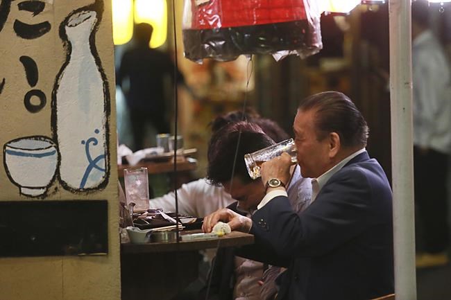 Tokyo eateries return to normal hours as virus cases drop | iNFOnews.ca Tokyo eateries return to normal hours as virus cases drop | iNFOnews.ca