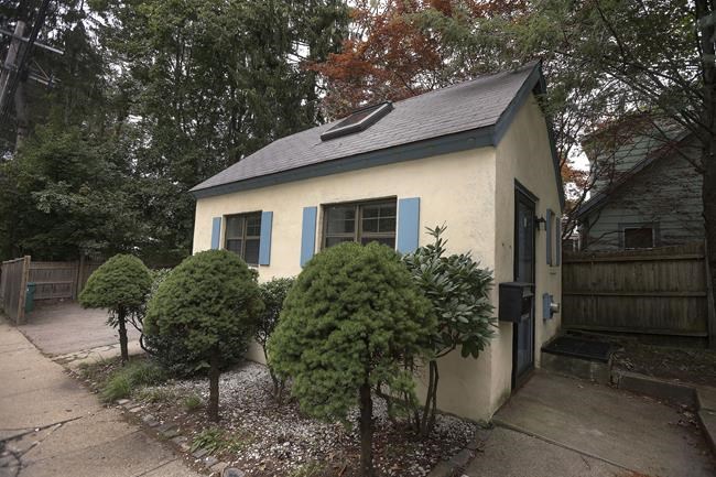 Tiny house in wealthy Boston suburb sells for $315,000 | iNFOnews.ca