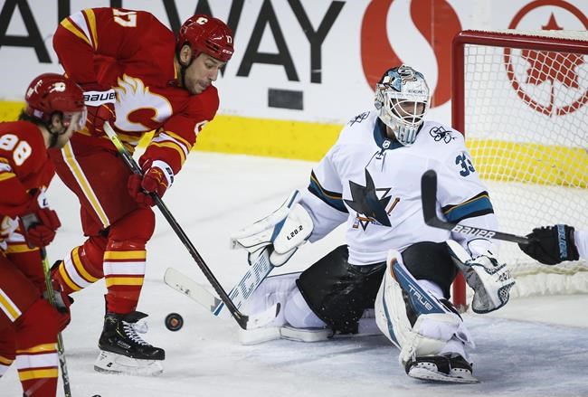 Couture scores game-winner, San Jose Sharks douse Calgary Flames 4-1 | iNFOnews.ca Couture scores game-winner, San Jose Sharks douse Calgary Flames 4-1 | iNFOnews.ca