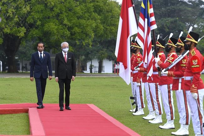 Indonesia, Malaysia leaders urge end to Myanmar violence | iNFOnews.ca