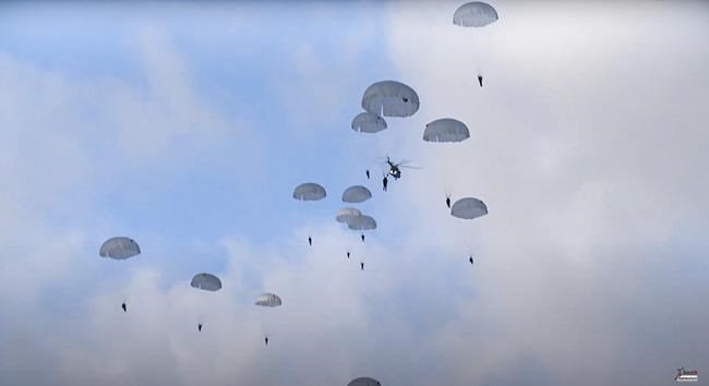 Russian paratroopers drill in Belarus, 2 die in accident | iNFOnews.ca Russian paratroopers drill in Belarus, 2 die in accident | iNFOnews.ca