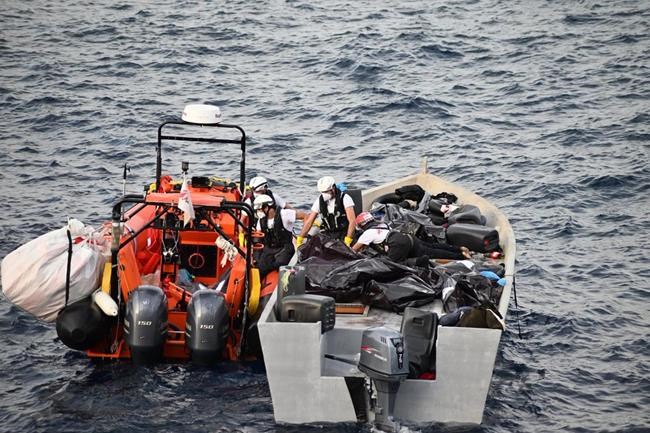 Charity: 10 migrants suffocated on packed boat off Libya | iNFOnews.ca Charity: 10 migrants suffocated on packed boat off Libya | iNFOnews.ca