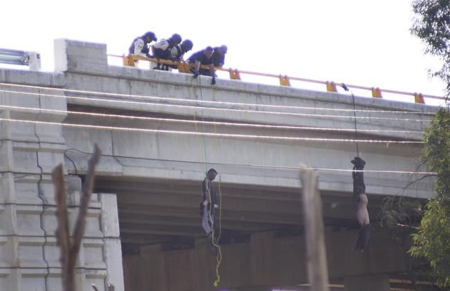10 bodies, 9 hanging from overpass, found in central Mexico | iNFOnews.ca