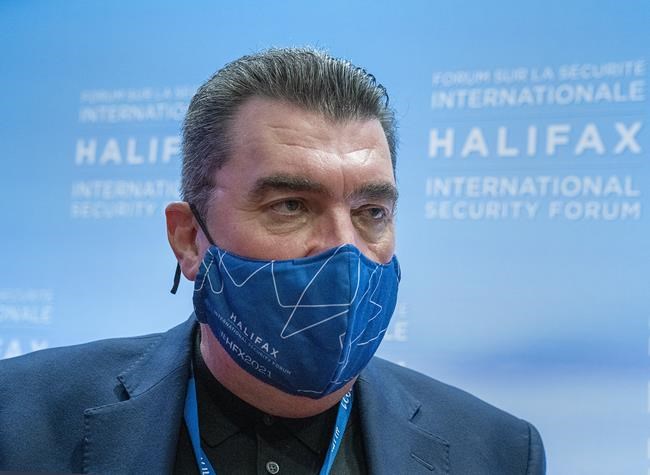 Top Ukrainian official says more support needed as Russia masses troops near border | iNFOnews.ca CP1145971376