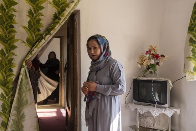Jobs lost, middle class Afghans slide into poverty, hunger | iNFOnews.ca