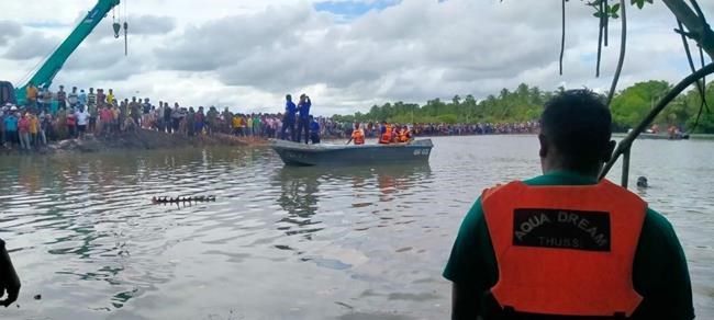 Ferry capsizes in Sri Lanka; at least 6 dead | iNFOnews.ca