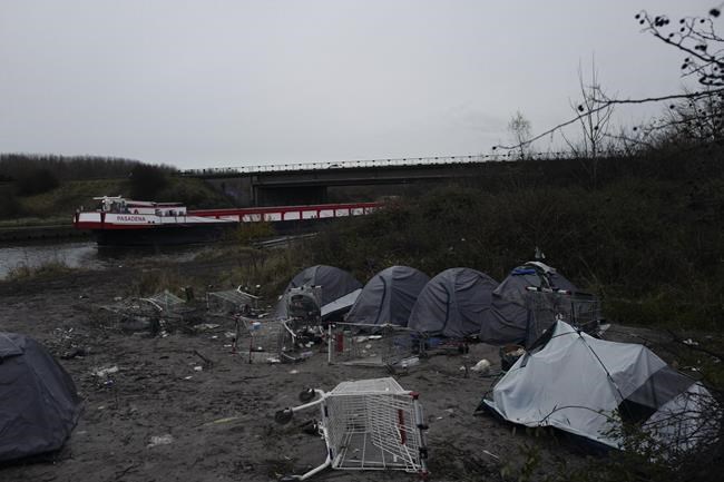 France, Britain spiral into crisis in wake of migrant deaths | iNFOnews.ca