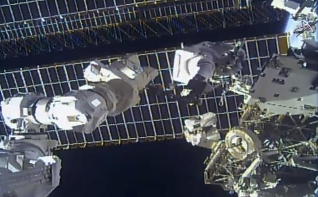 Spacewalking astronauts replace antenna after debris scare | iNFOnews.ca Spacewalking astronauts replace antenna after debris scare | iNFOnews.ca