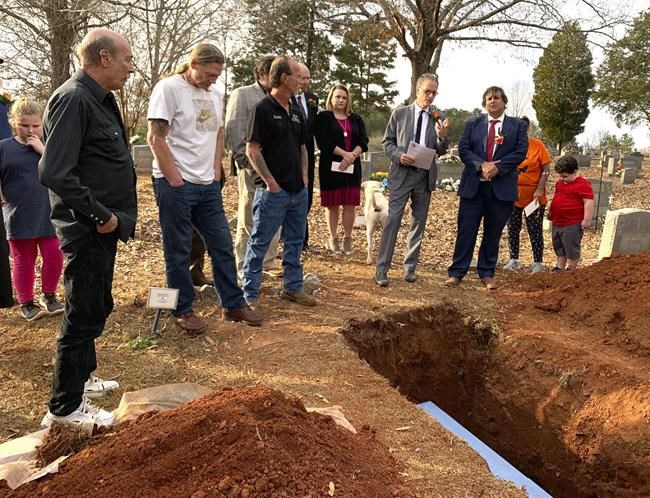 Alabama inmate who survived execution bid buried with family | iNFOnews.ca