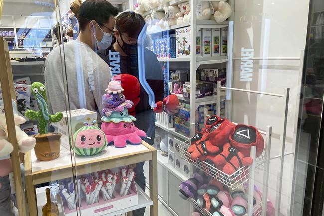 Avoid going overboard and over budget on kids’ holiday gifts | iNFOnews.ca