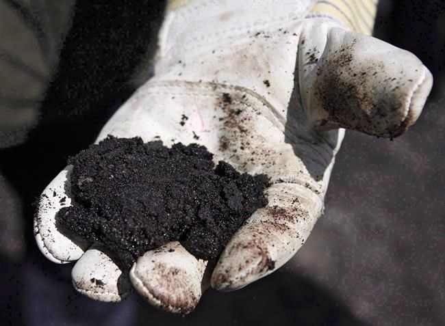 Politicians raise concerns about carbon pricing benefits given to oilsands companies | iNFOnews.ca Politicians raise concerns about carbon pricing benefits given to oilsands companies | iNFOnews.ca