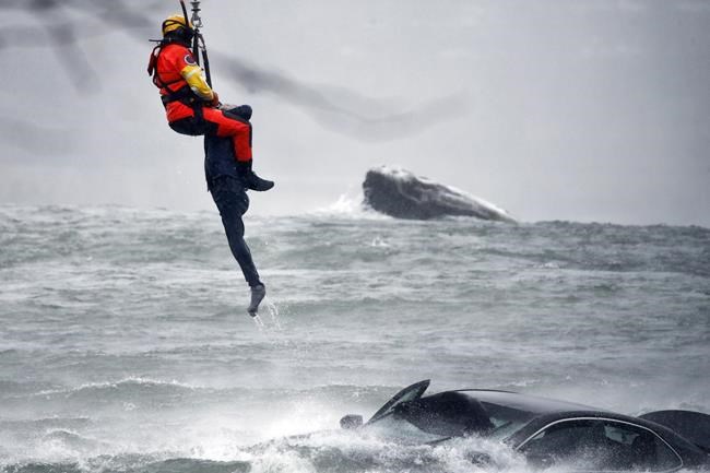 Coast Guard swimmer pulls body from car above Niagara Falls | iNFOnews.ca Coast Guard swimmer pulls body from car above Niagara Falls | iNFOnews.ca