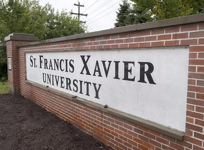 X-Ring effect: Unusual graduation rite linked to COVID-19 outbreak at N.S. university | iNFOnews.ca X-Ring effect: Unusual graduation rite linked to COVID-19 outbreak at N.S. university | iNFOnews.ca
