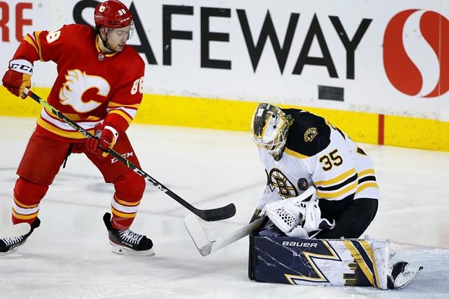 Linus Ullmark backstops Boston Bruins to 4-2 victory over Calgary Flames | iNFOnews.ca