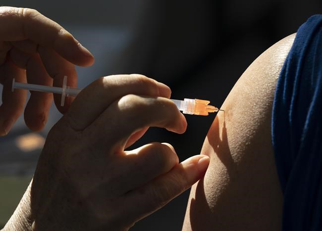 Poll suggests 40 per cent of Canadians know unvaccinated people, don't discuss issue | iNFOnews.ca