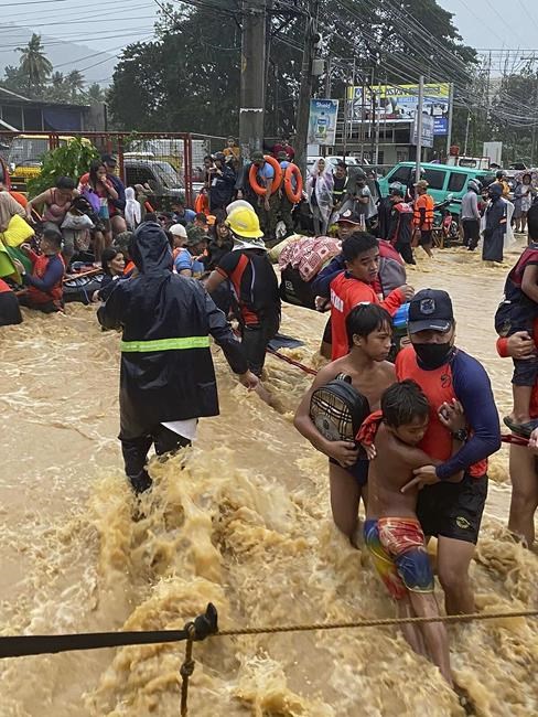 Rescuers battle strong typhoon lashing southern Philippines | iNFOnews.ca