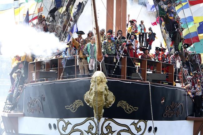 Avast! Tampa's pirate 'invasion' returns after a virus break | iNFOnews.ca CP298361886