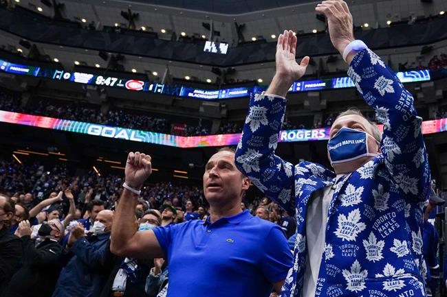 Leafs, Raptors to prioritize season ticket holders with capacity cut to 50 per cent | iNFOnews.ca